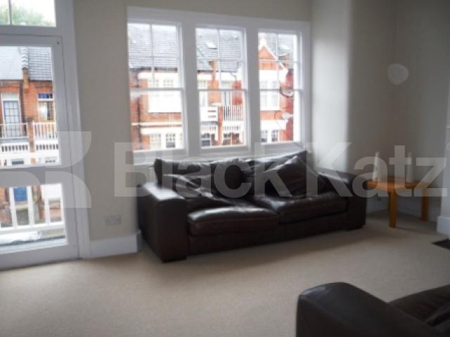			Amazing 3 Bed With Balcony !, 3 Bedroom, 1 bath, 1 reception Apartment			 Rathcoole Gardens, Crouch End